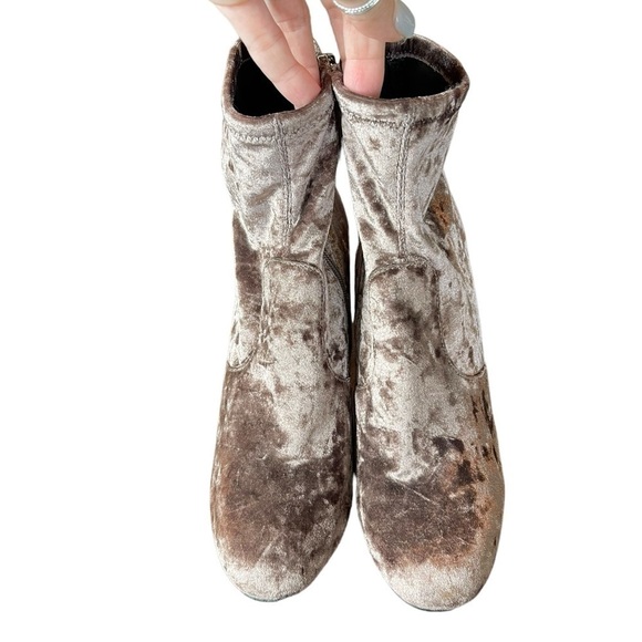 Steve Madden Gaze Crush velvet ankle booties size 9.5 ankle boot 4” heel - Picture 4 of 16